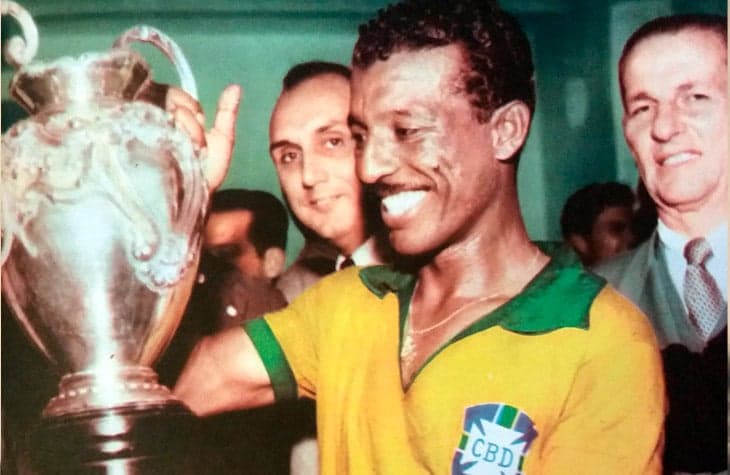 Zizinho era um dos grandes craques daquela Seleção Brasileira e que esteve presente no &quot;Maracanazo&quot; (Foto: Reprodução/Revista)