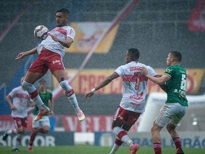 A chuva foi o principal fator complicador do jogo apontado pelos jogadores da Raposa