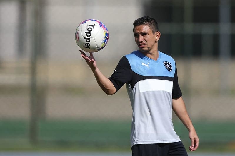 Pimentinha foi anunciado pelo Botafogo em 2015, mas voltou ao Sampaio Corrêa dias depois (Foto: Satiro Sodre/SSPress)