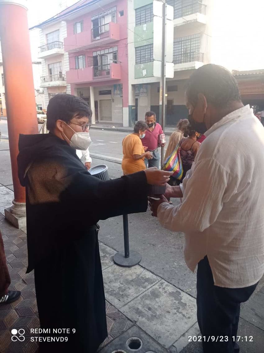 Padre Wilson Malavé, torcedor do Barcelona de Guayaquil