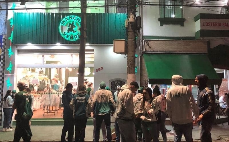 Torcedores se reuniram em frente ao estádio