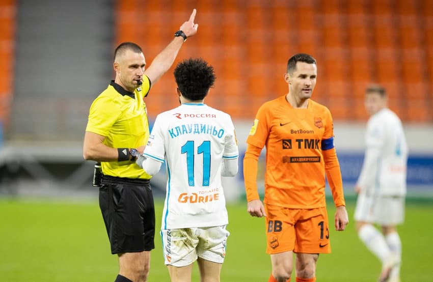 Claudinho expulso em jogo do Zenit