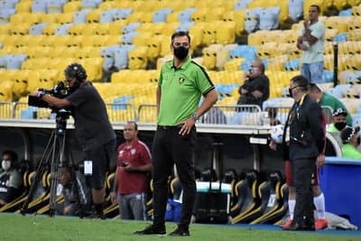 Marquinhos Santos sofreu a segunda derrota no comando do Coelho e não gostou do desempenho da equipe diante do Flu