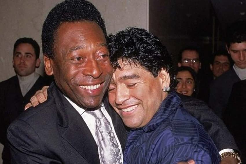 Maradona abraça Pelé