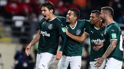 Jogadores do Palmeiras comemoram gol marcado por Veiga em semifinal