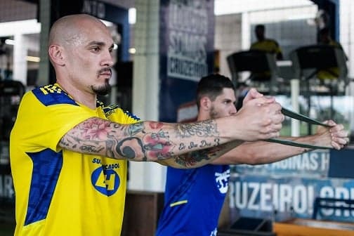 Maicon chegou ao Cruzeiro no fim do ano passado, mas é cobiçado pelo Peixe