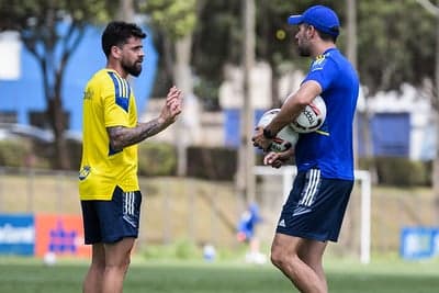 Fernando Canesin tem sido um dos destaques dp meio de campo do Cruzeiro e será arma para o clássico com o Galo