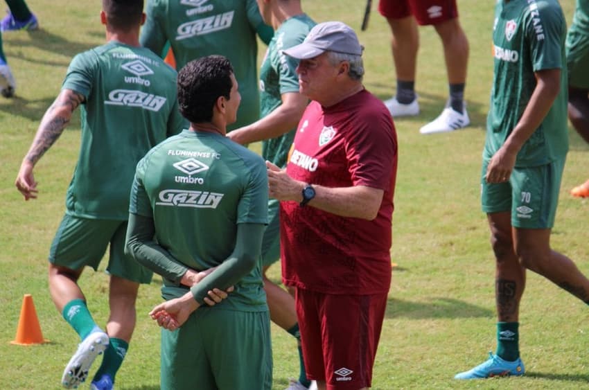 Ganso e Abel Braga bateram um papo antes da atividade do Fluminense nas Laranjeiras (Foto: Luiza Sá/ Lance!)
