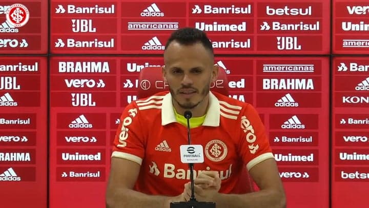 Renê apresentado pelo Internacional