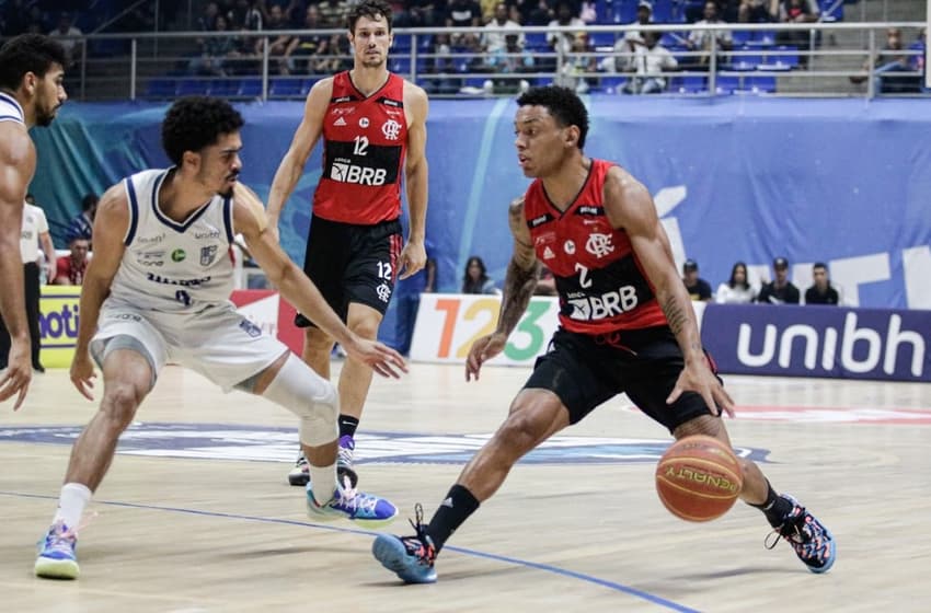 Yago foi destaque do Flamengo contra o Minas (Foto: Helena Petry / CRF)