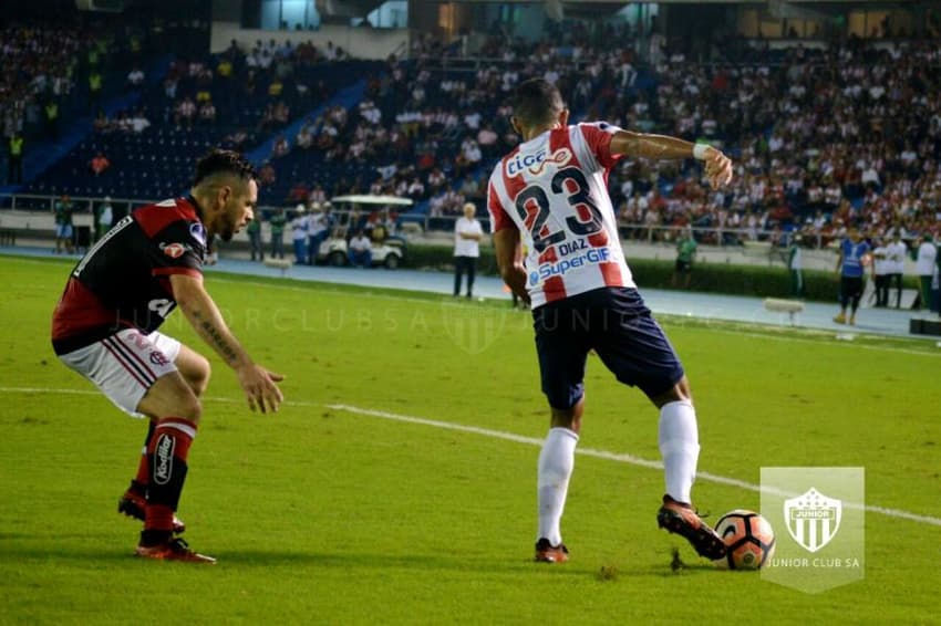 Junior Barraquilla x Flamengo em 2017 - Pará e Luis Díaz