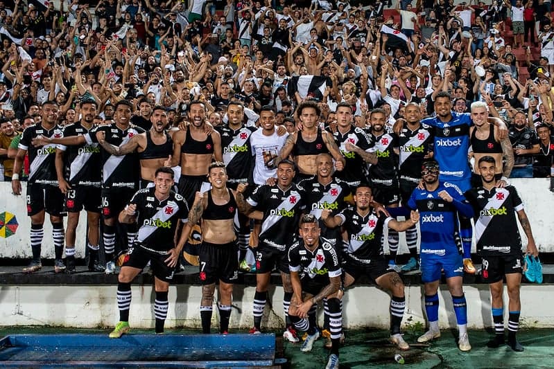 Vasco - elenco e torcida Recide Náutico