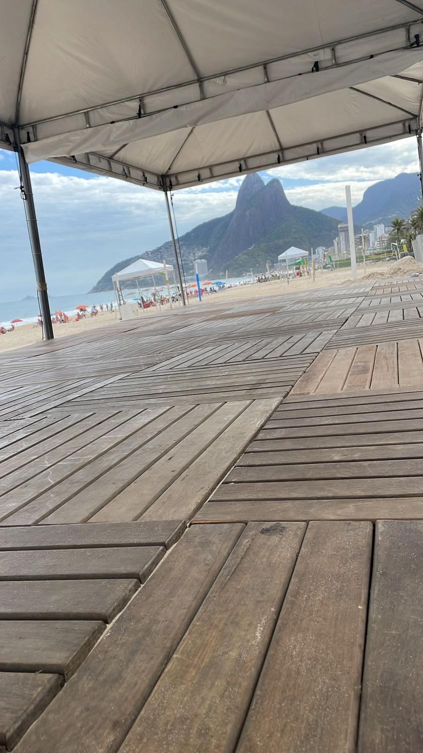 Preparativos para evento de Beach Tennis em Ipanema