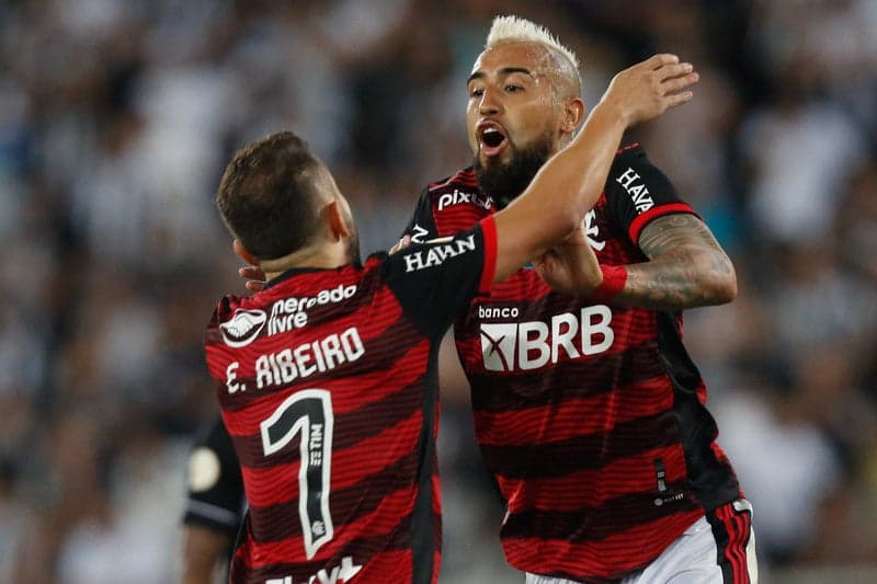 Botafogo x Flamengo - Everton Ribeiro e Vidal