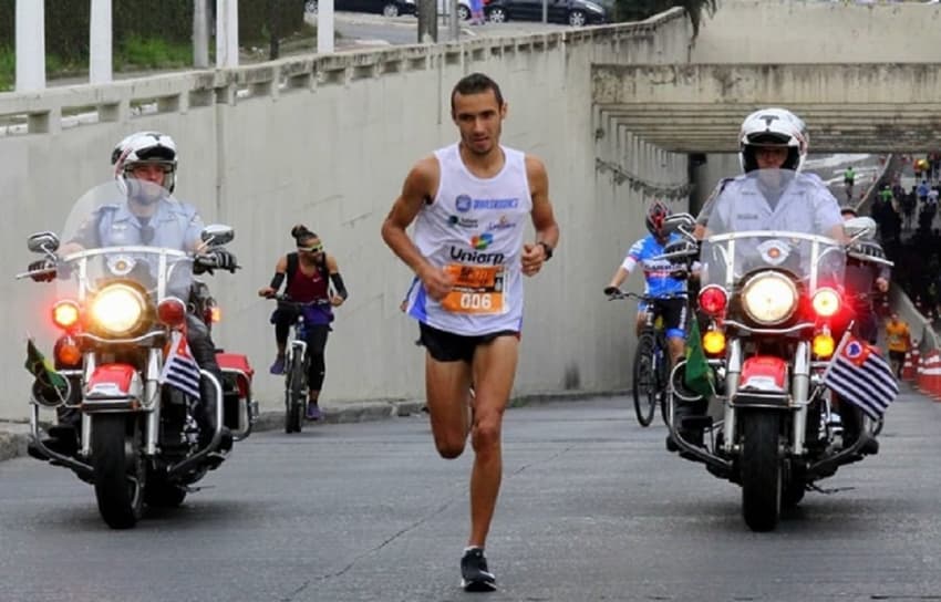 Laurindo estreou na Comrades fazendo o melhor tempo de um brasileiro na história, com 5h56m, ficando na 17ª colocação geral, a melhor colocação de um atleta não-africano nesta edição. (Arquivo pessoal)