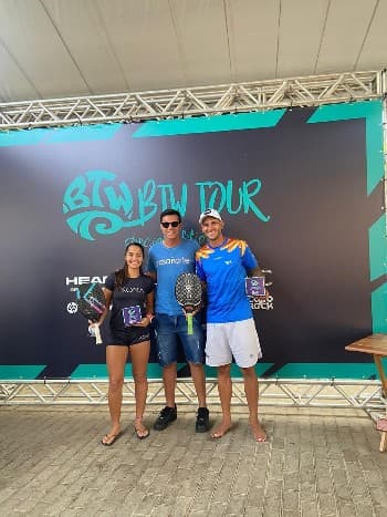 Rafael Moura com Brenda Brissac e Gustavo Russo