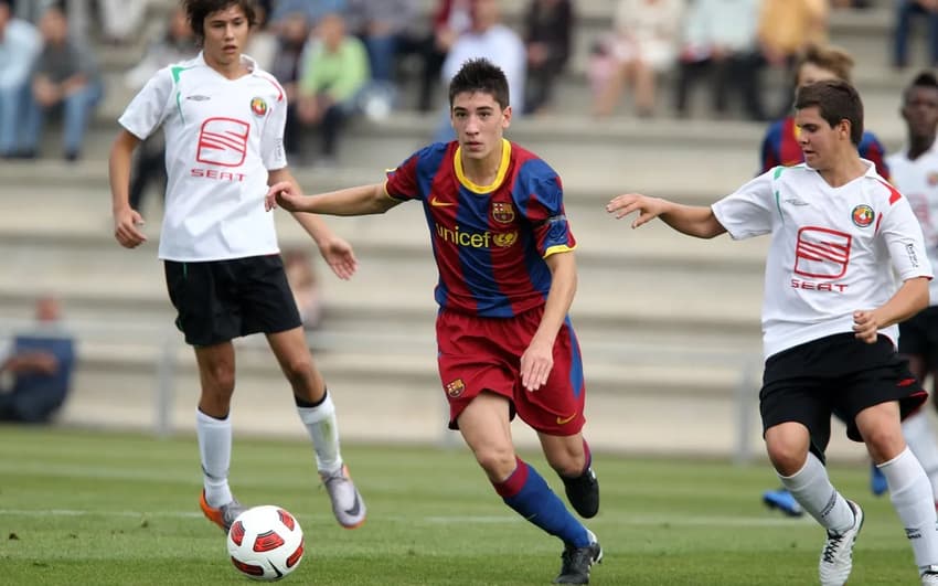 Héctor Bellerín na base do Barcelona