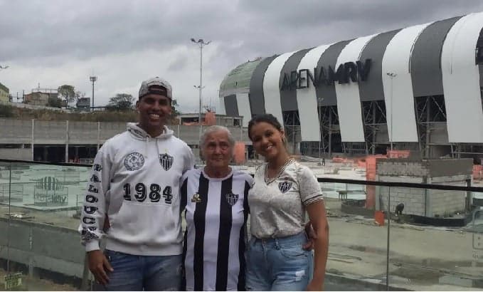 Dona  Efigênia foi com parentes à Arena MRV, futura casa do Galo