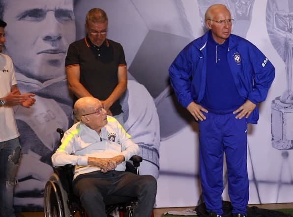 Zagallo é homenageado com estátua de cera na CBF