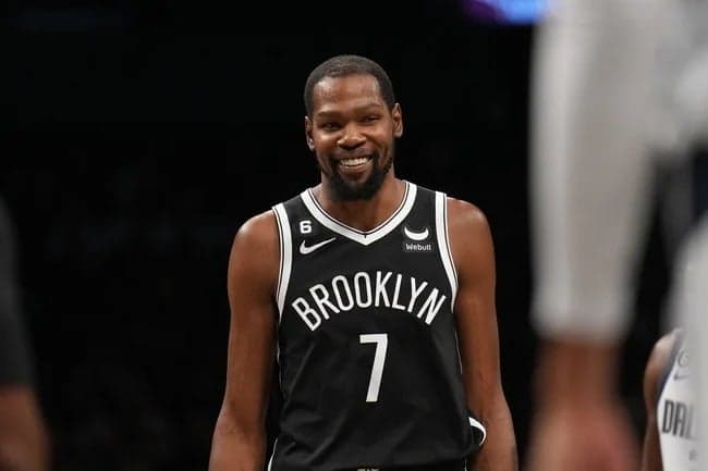 Kevin Durant durante jogo (Foto: Jesse D. Garrabrant/AFP)