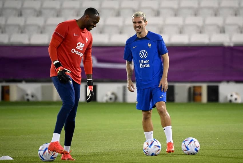 Mandanda e Griezmann França