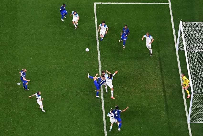 Jogada aerea Inglaterra x EUA - Copa 2022