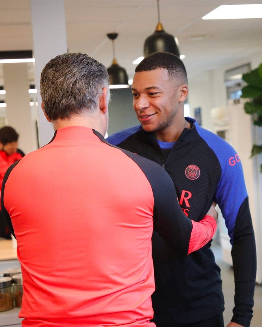 Mbappé na chegada ao PSG