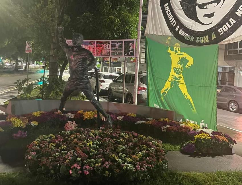 Estátua Pelé