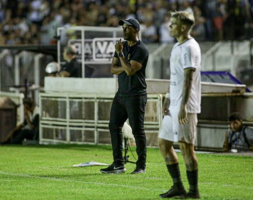 Róger Guedes e Fernando Lázaro