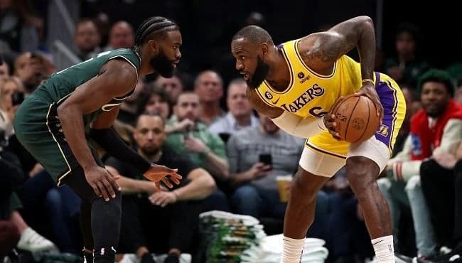 Jaylen Brown e LeBron James (Foto: Maddie Meyer / AFP)