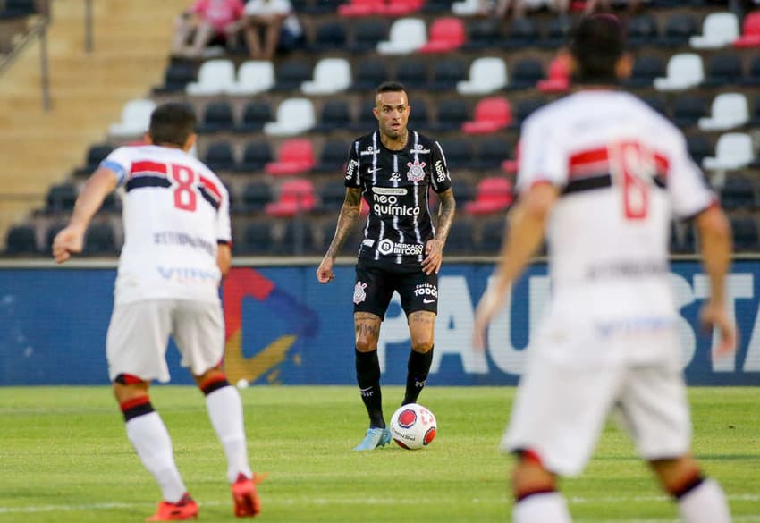 Técnico do Grêmio revela desejo em contar com Luan, do Corinthians