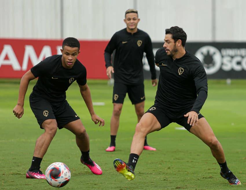 Giuliano, Pedro e Adson - Treino Corinthians