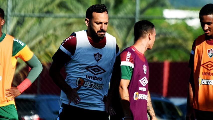 Yago Felipe e Calegari (ao fundo) - Fluminense