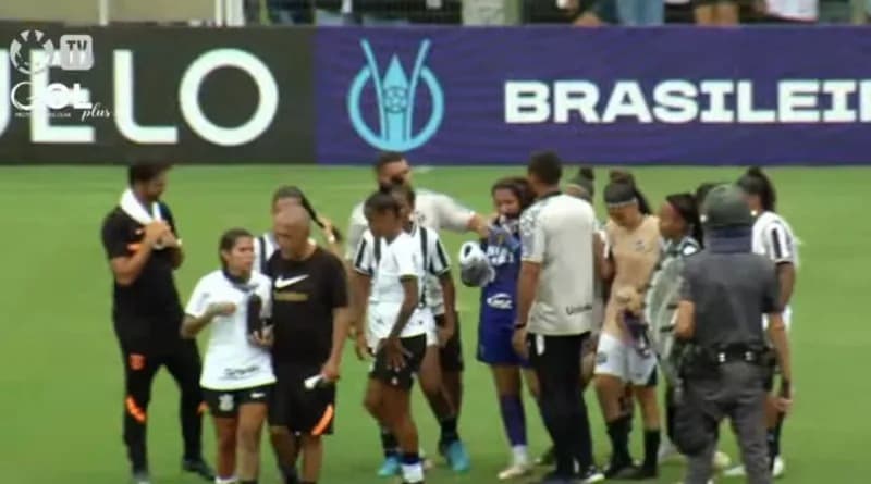 Goleira do Ceará Feminino Chorando - Corinthians x Ceará