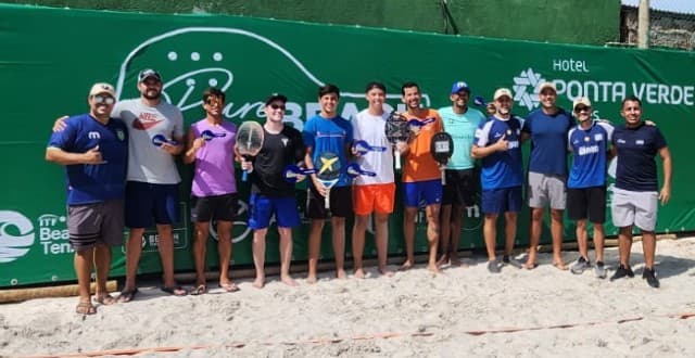 De preto ao centro Jair Neto, de azul ao seu lado, Paulo Consiglio, de branco Pedro Consiglio e de laranja Gabriel Padilha