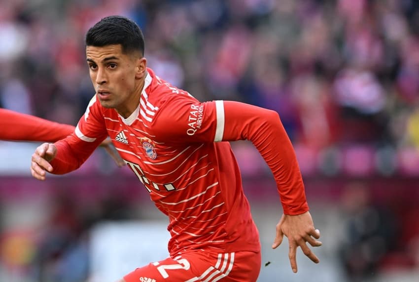 João Cancelo nos tempos de Bayern! (Foto: CHRISTOF STACHE/AFP)