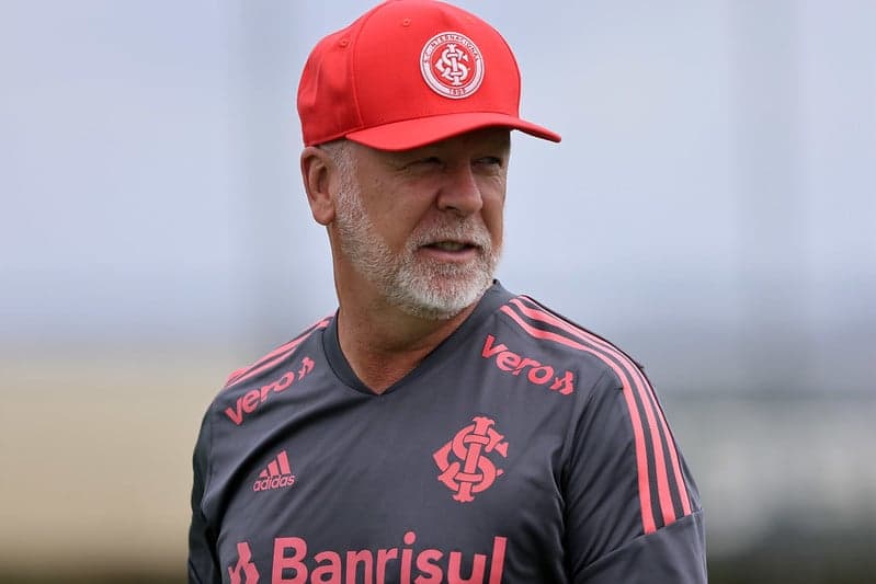 Mano Menezes em treino do Internacional