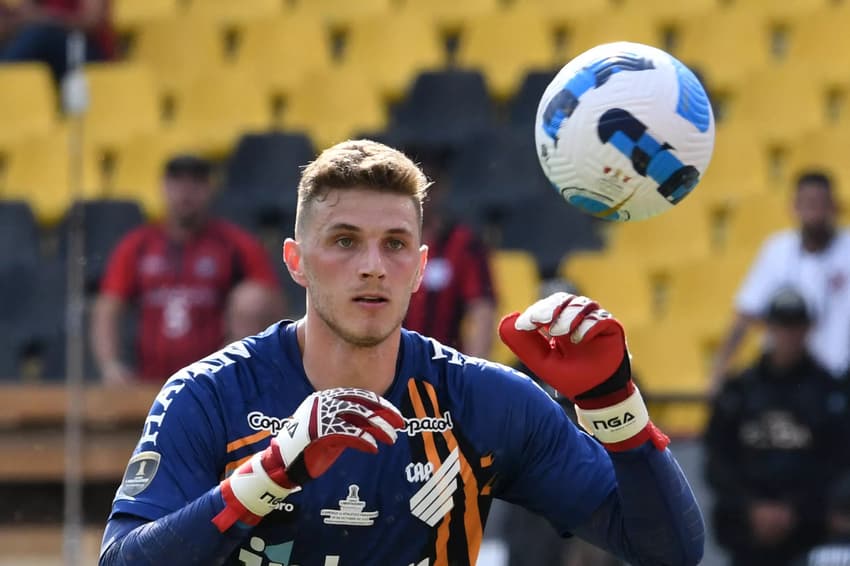 Bento, goleiro do Athletico-PR