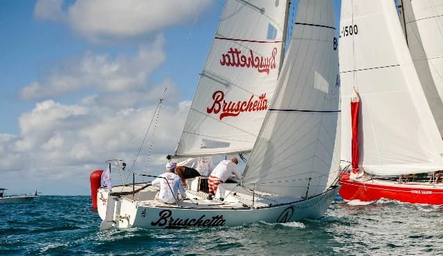 Barco Bruschetta na disputa do Ubatuba Sailing Festival