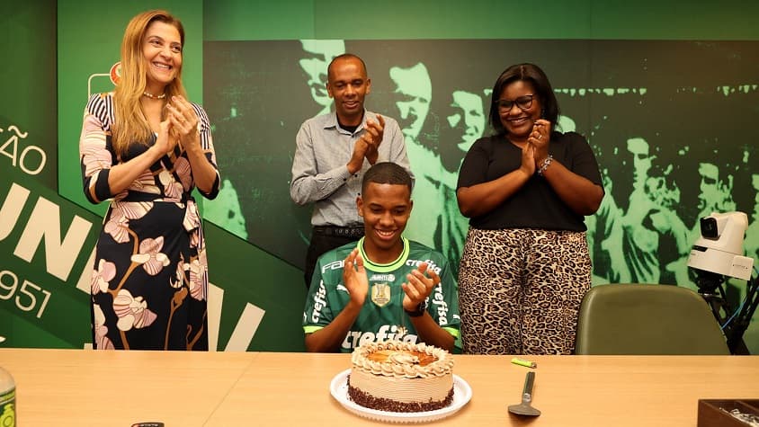 Estevão - Contrato Profissional Palmeiras