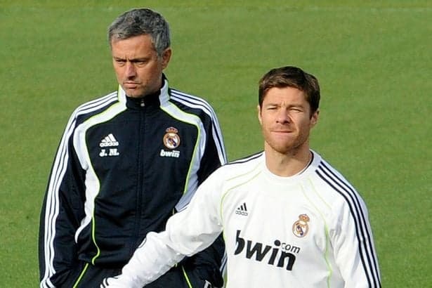 Durante sua passagem como jogador pelo Real Madrid, Xabi Alonso foi treinado por José Mourinho (Foto: AFP)
