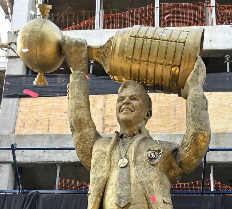 Estátua de Marcelo Gallardo