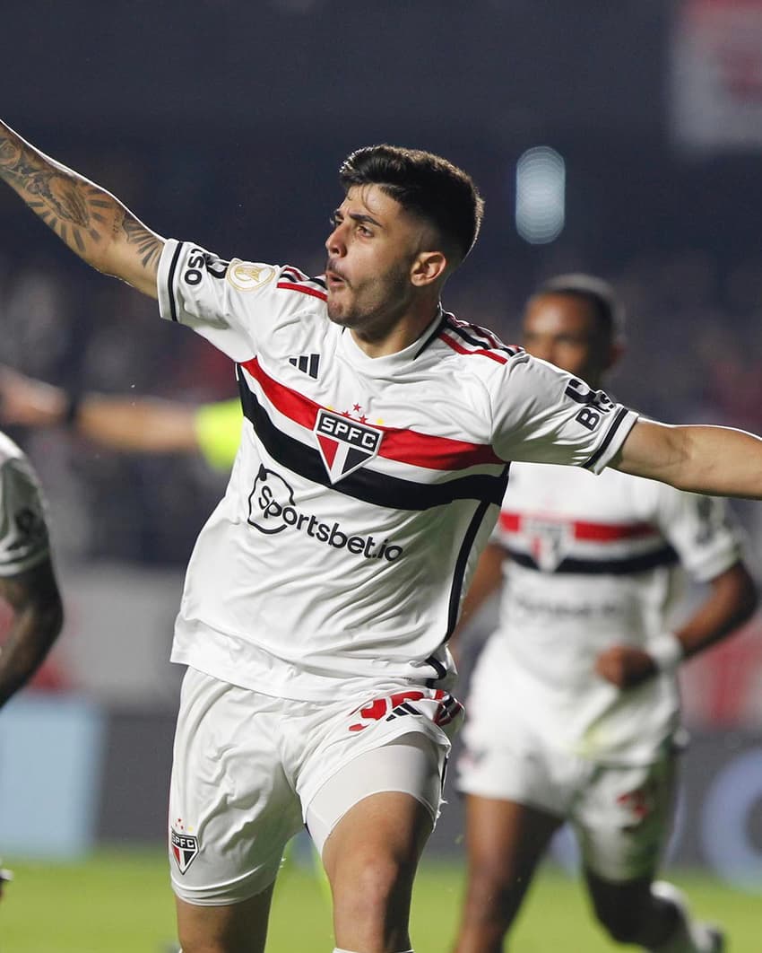 De volta ao São Paulo, Berlado comemora o único gol que marcou nesta temporada, contra o Vasco