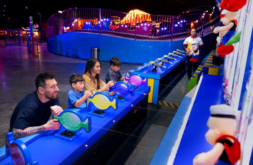 Messi com a família na Arábia Saudita (Foto: Divulgação / Ministério do Turismo)