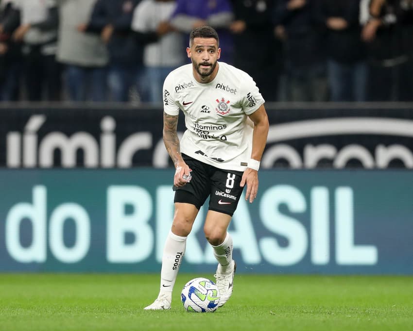 Renato Augusto está próximo de voltar a reforçar o Corinthians