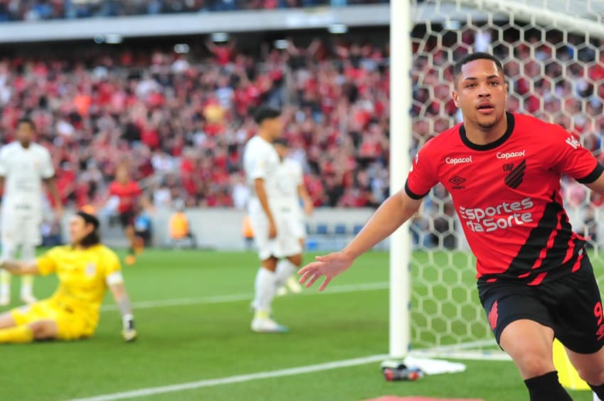 Partida entre Athletico Paraense e Corinthians pelo Campeonato Brasileiro