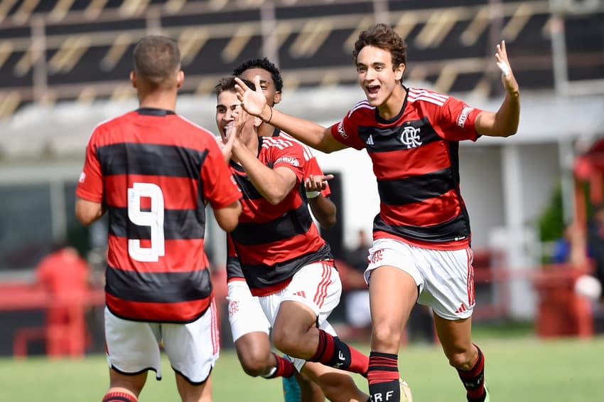 jogadores-comemoram-gol-sobre-o-fluminense