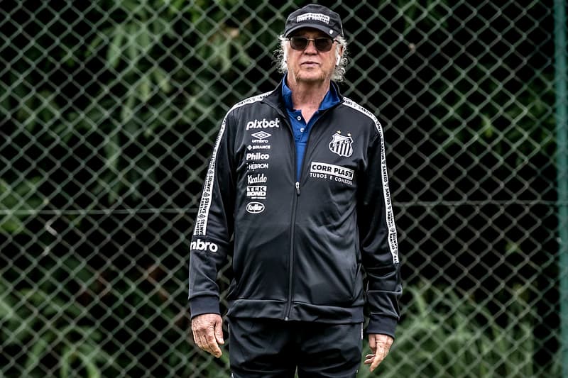 Paulo Roberto Falcão espera conseguir reforços para o Santos até o fim da janela de transferências