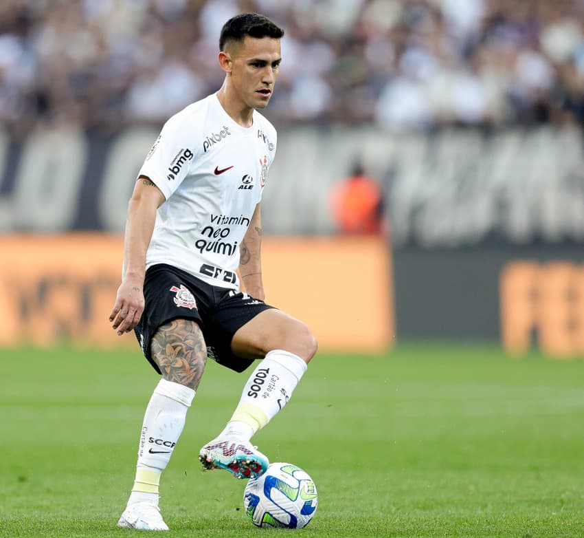 Rojas em ação pelo Corinthians de Luxemburgo