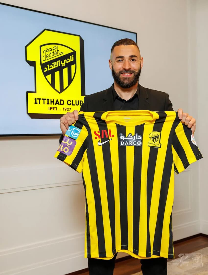 benzema com a camisa do Al-Ittihad 